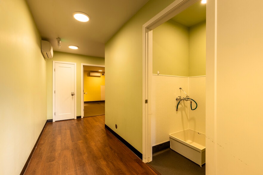 More Photos Of 2025 P St, Sacramento Office Residential For Lease