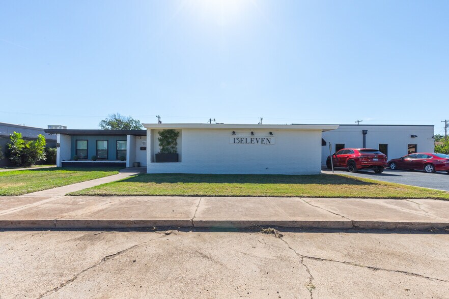More Photos Of 1311 Hickory St, Abilene Office For Sale