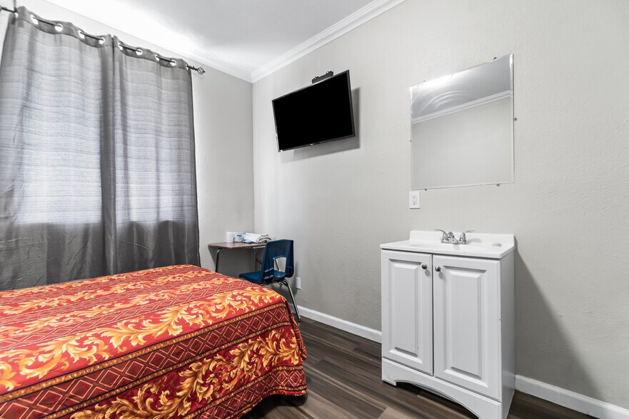 More Photos Of 825 W Gardena Blvd, Gardena Hotel For Sale