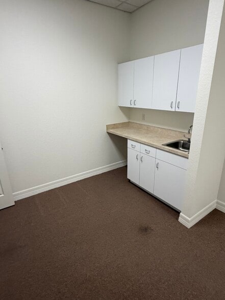 More Photos Of 1062 Bloomingdale Ave, Valrico Office For Sale
