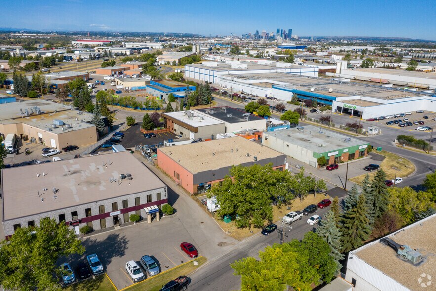 More Photos Of 5815 36th St SE, Calgary Warehouse For Lease