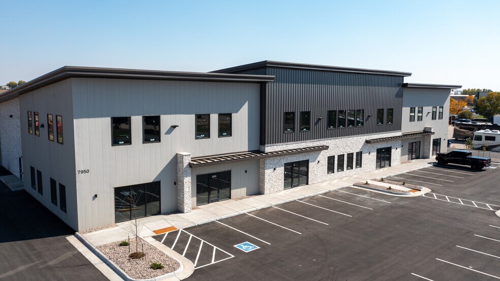 More Photos Of 7950 Miller Dr, Frederick Warehouse For Lease