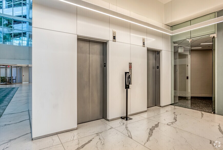 More Photos Of 1819 Main St, Sarasota Office Residential For Lease