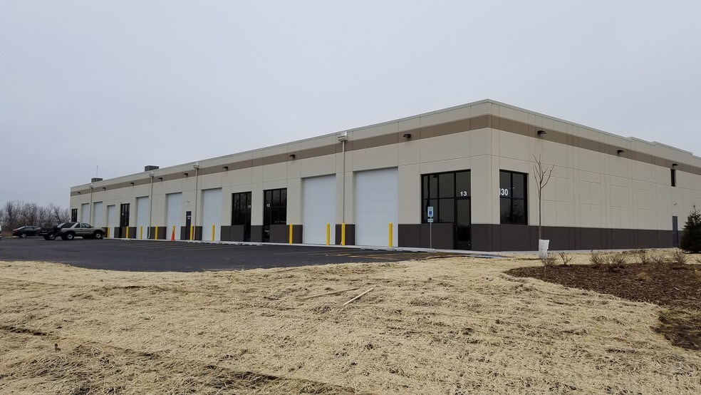 More Photos Of 130 Arrowhead Dr, Hampshire Warehouse For Lease