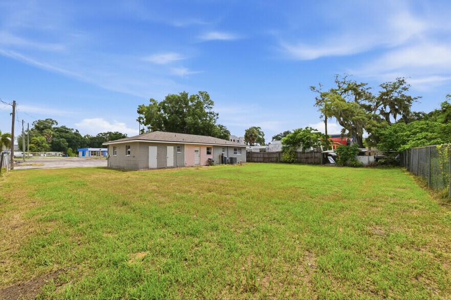 More Photos Of 7113 Causeway Blvd, Tampa Auto Dealership For Sale