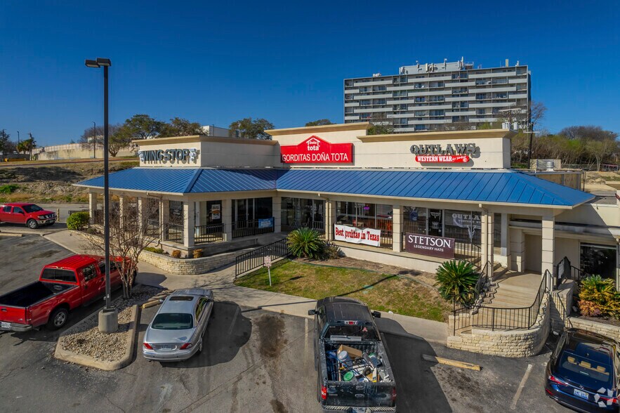 More Photos Of 7049-7075 San Pedro Ave, San Antonio Storefront For Lease
