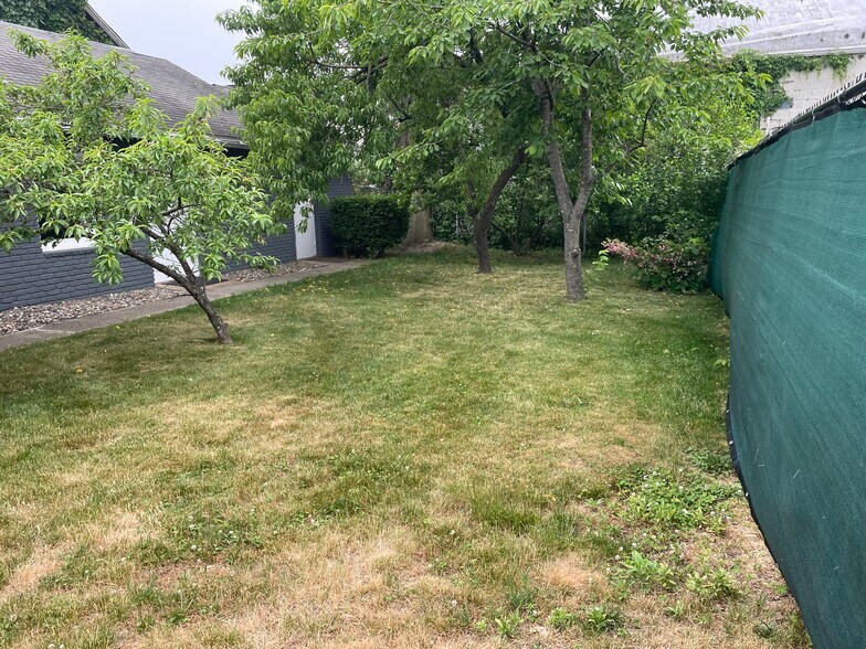 More Photos Of 85 Ten Broeck Ave, Kingston Office For Lease