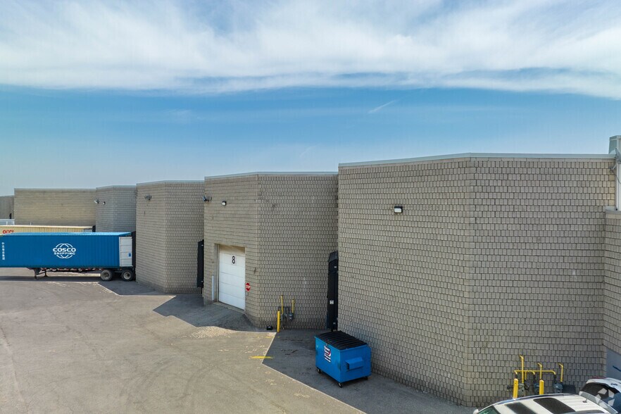 More Photos Of 6645 Tomken Rd, Mississauga Light Distribution For Lease