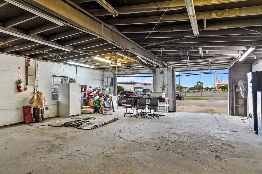 More Photos Of 4215 Greensboro Ave, Tuscaloosa Service For Sale