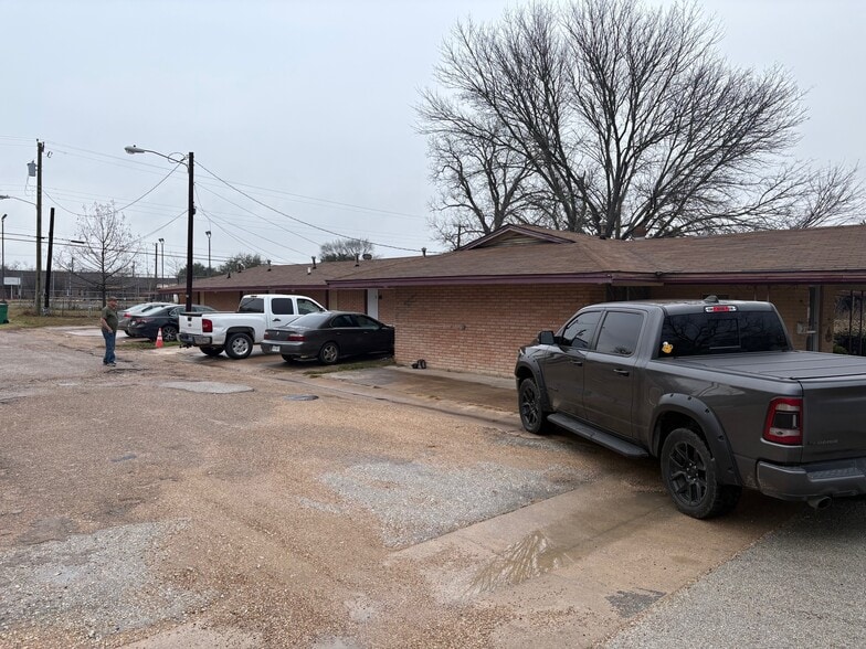 More Photos Of 1201 E Texas Ave, Mart Hotel For Sale