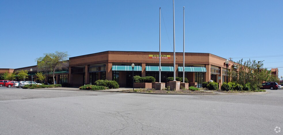 More Photos Of 1677 Westchester Dr, High Point Unknown For Lease