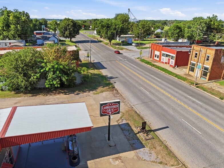 More Photos Of 112 N Chisholm Trl, Dover Restaurant For Sale