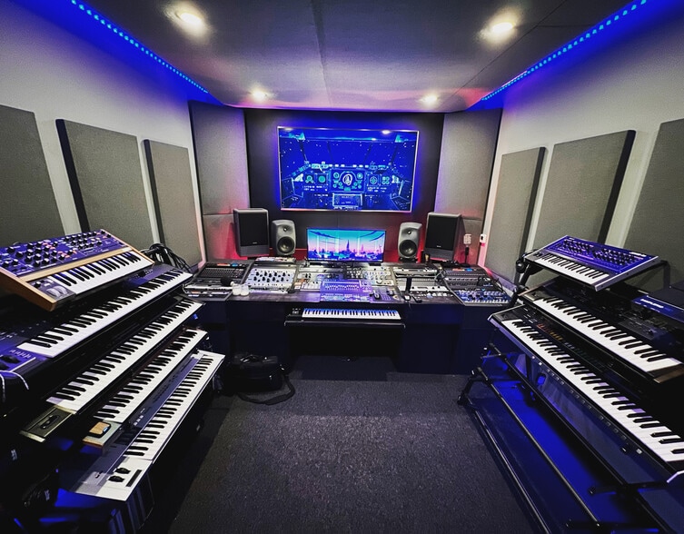 Primary Photo Of 8685 Venice Blvd, Los Angeles Office Residential For Lease