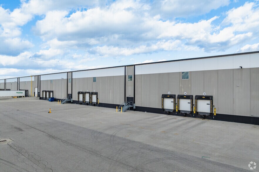 More Photos Of 8950 Smith's Mill Rd, New Albany Distribution For Lease