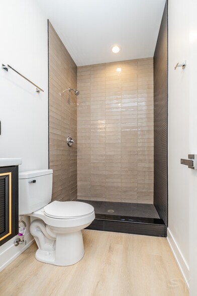 More Photos Of 6050 Eberhart ave, Chicago Apartments For Sale