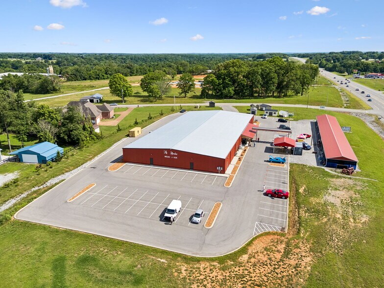 More Photos Of 4070 Old Highway 431, Greenbrier Freestanding For Sale