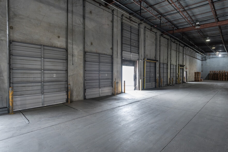 More Photos Of 1030 Ellis Rd N, Jacksonville Warehouse For Lease