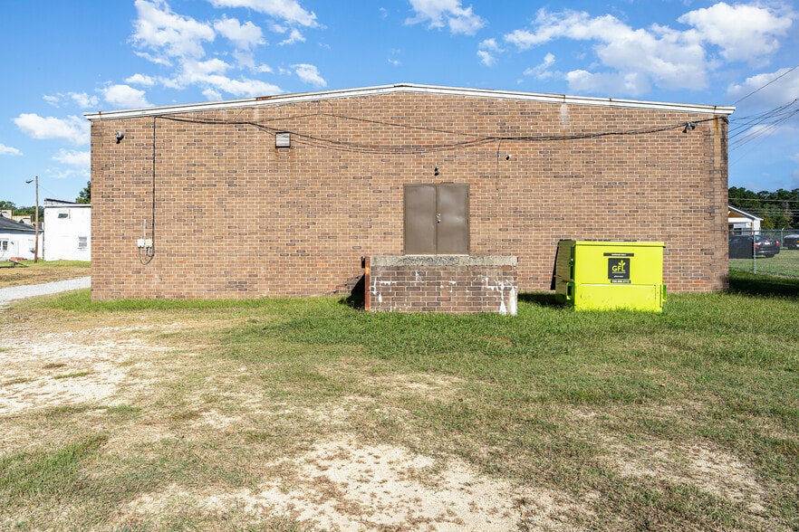 More Photos Of 4813 W Gate City Blvd, Greensboro Light Distribution For Sale