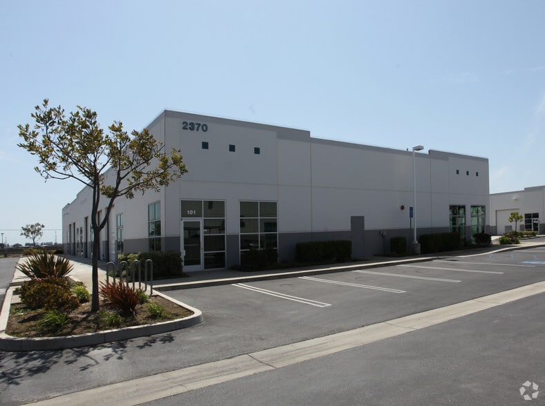 More Photos Of 2370 Eastman Ave, Oxnard Warehouse For Lease