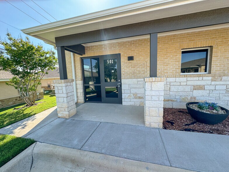 More Photos Of 201 N Heatherwilde Blvd, Pflugerville Unknown For Lease