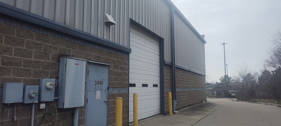 More Photos Of 26000-26200 Mound Rd, Warren Warehouse For Lease