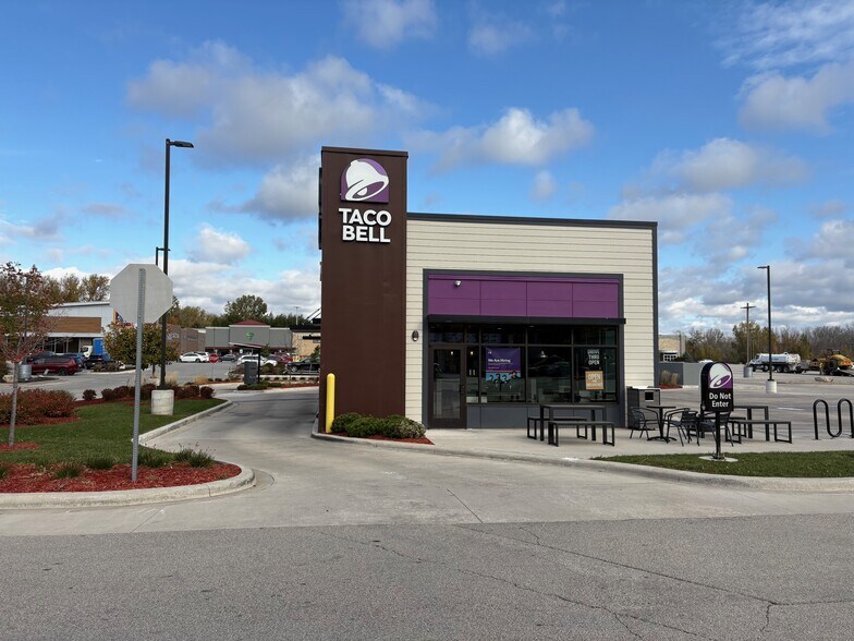 More Photos Of 2326 Lineville Rd, Suamico General Retail For Sale