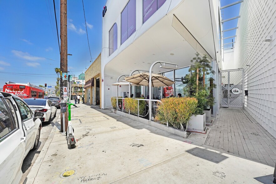 More Photos Of 3921 W Sunset Blvd, Los Angeles Restaurant For Sale