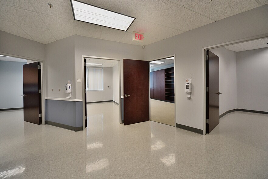 More Photos Of 114 Vision Park Blvd, Shenandoah Office For Sale