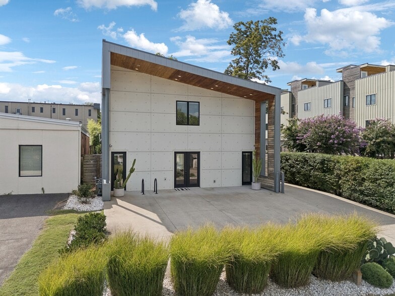 More Photos Of 2517 White Ave, Nashville Office Residential For Sale