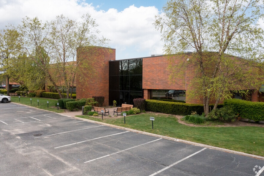 More Photos Of 2100 Pacific St, Hauppauge Warehouse For Lease