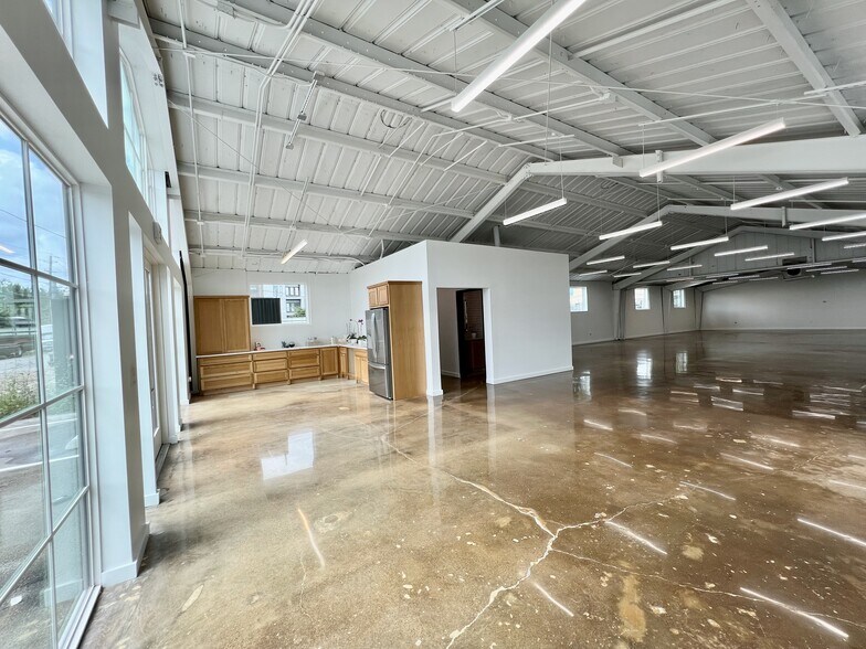 More Photos Of 2330 Langford St, Dallas Storefront For Sale