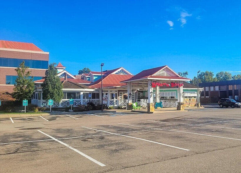 Primary Photo Of 539 E Big Beaver Rd, Troy Restaurant For Sale