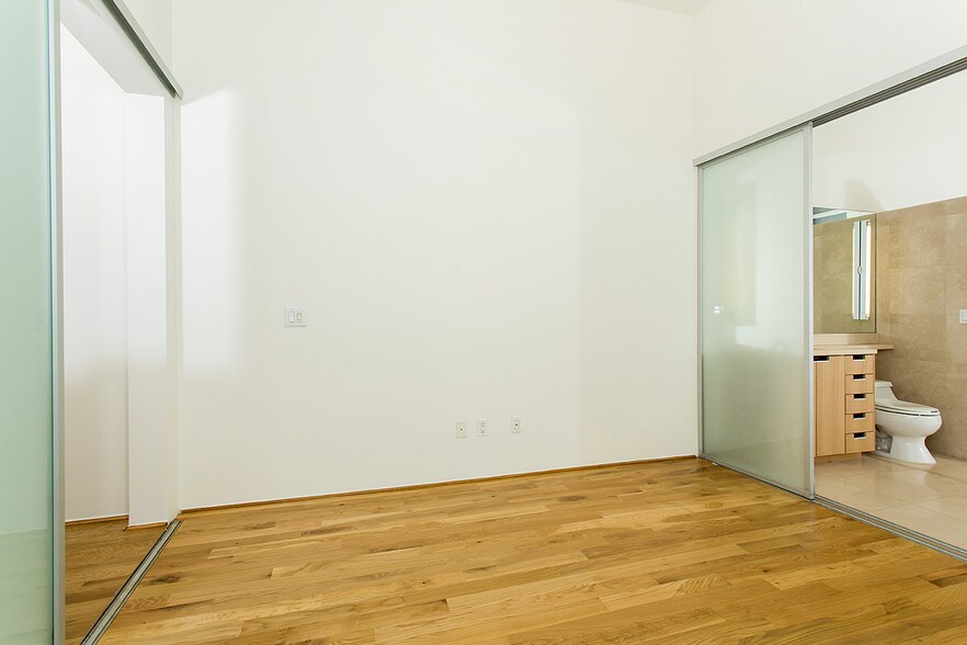 More Photos Of 8 Brooks Ave, Venice Apartments For Lease