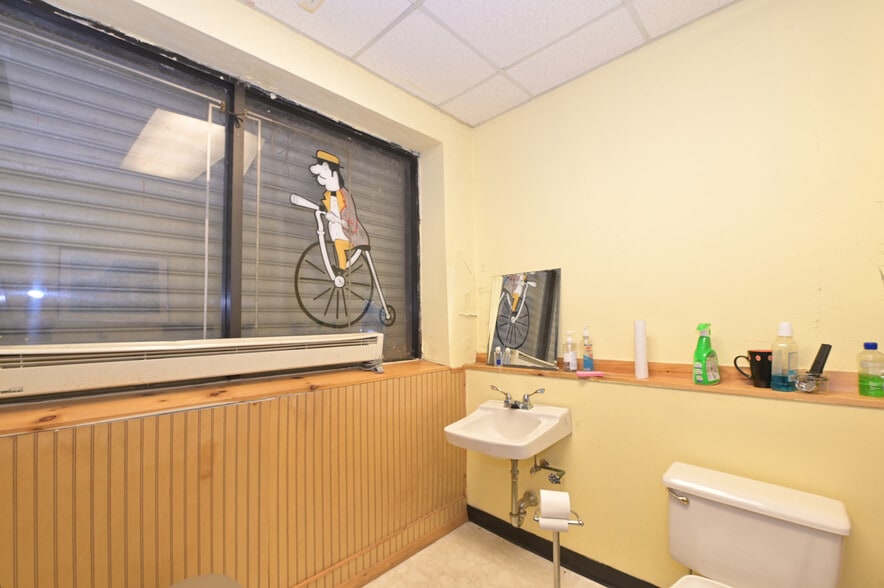 More Photos Of 24-26 W Merrick Rd, Freeport Storefront For Sale