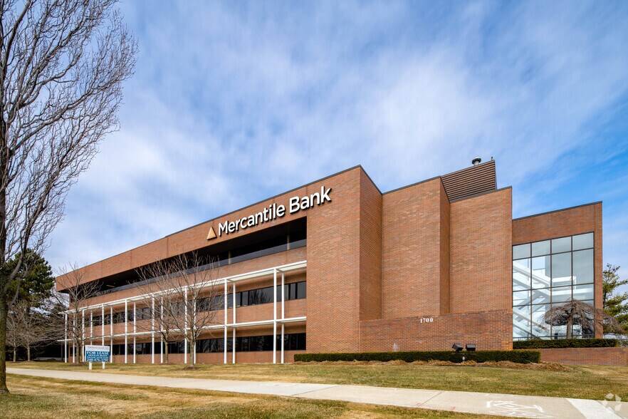 More Photos Of 1700 W Big Beaver Rd, Troy Office For Sale