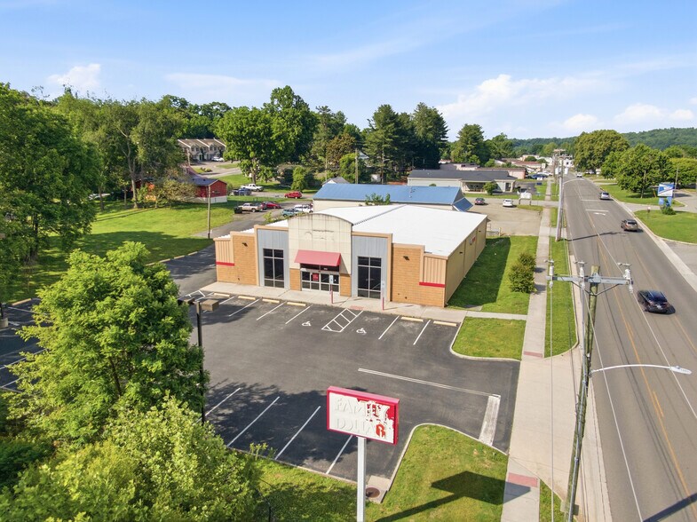 More Photos Of 800 W Main St, Radford Freestanding For Sale
