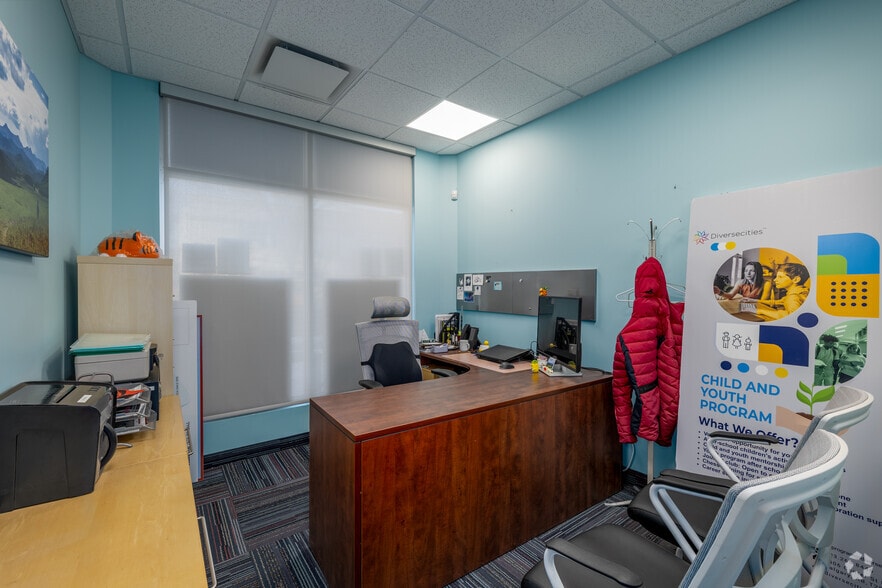 More Photos Of 1406 Centre St NE, Calgary Apartments For Sale