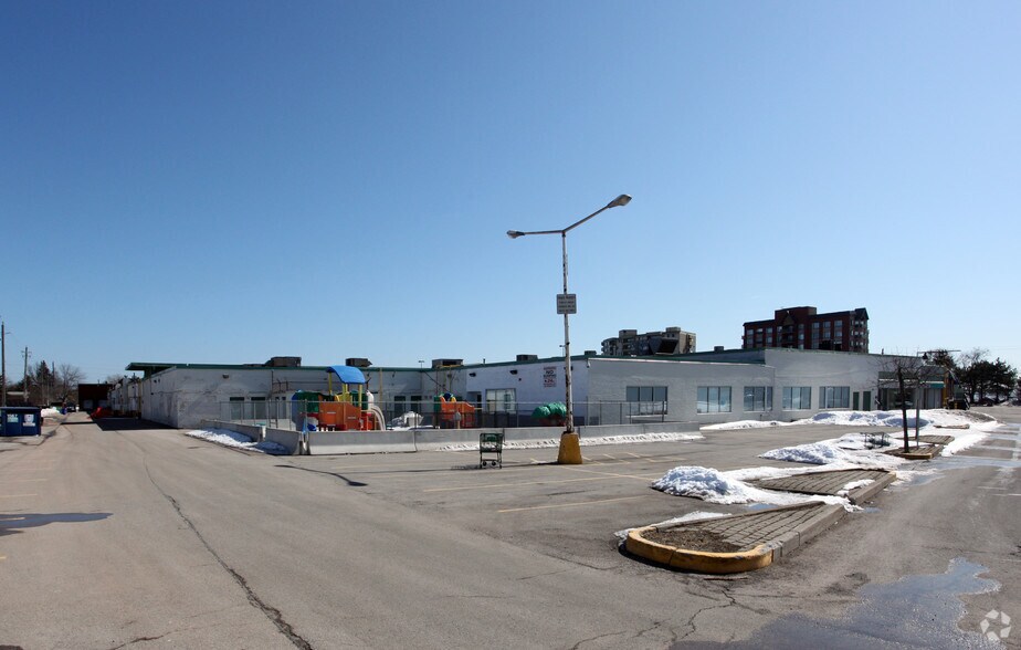 More Photos Of 5353-5381 Lakeshore Rd, Burlington General Retail For Lease