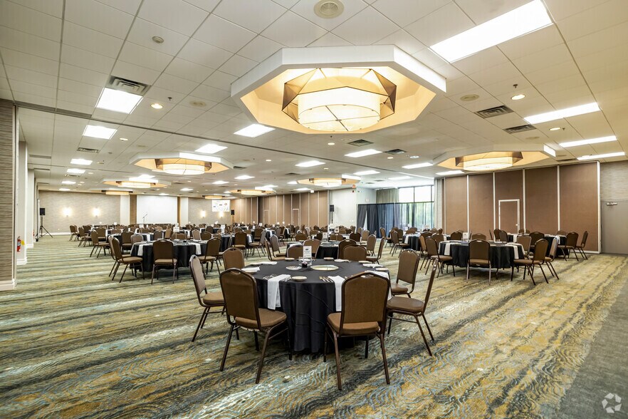 More Photos Of 2-8 Hawley St, Binghamton Hotel For Lease