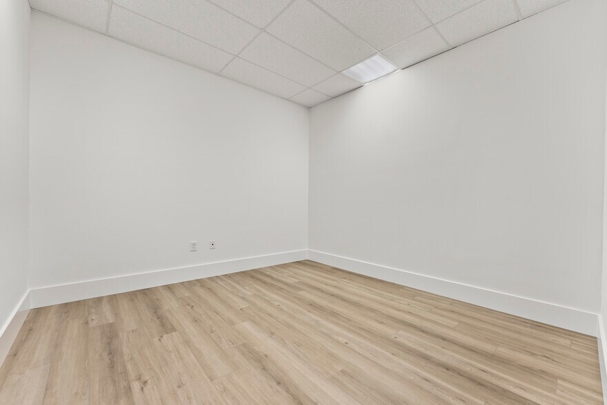 More Photos Of 2000 N Federal Hwy, Delray Beach General Retail For Lease