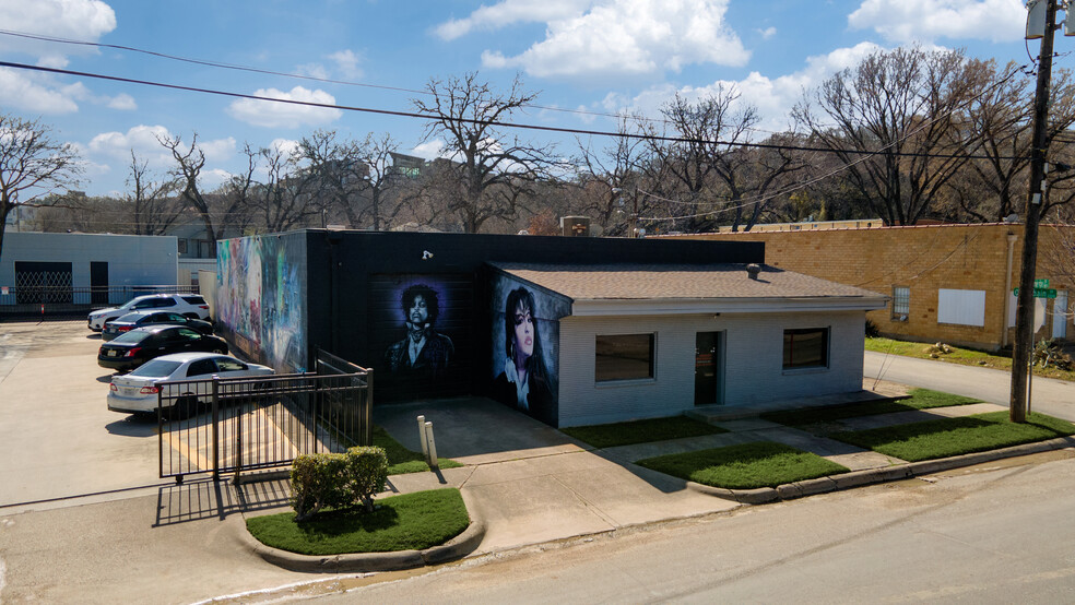 Primary Photo Of 914 W Commerce St, Dallas Showroom For Lease