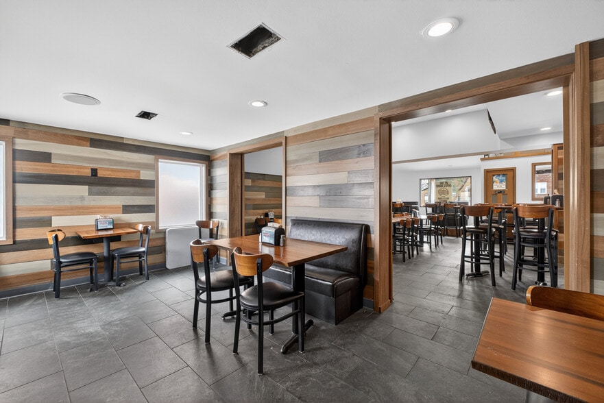 More Photos Of 8713 Gravois Rd, Saint Louis Restaurant For Sale