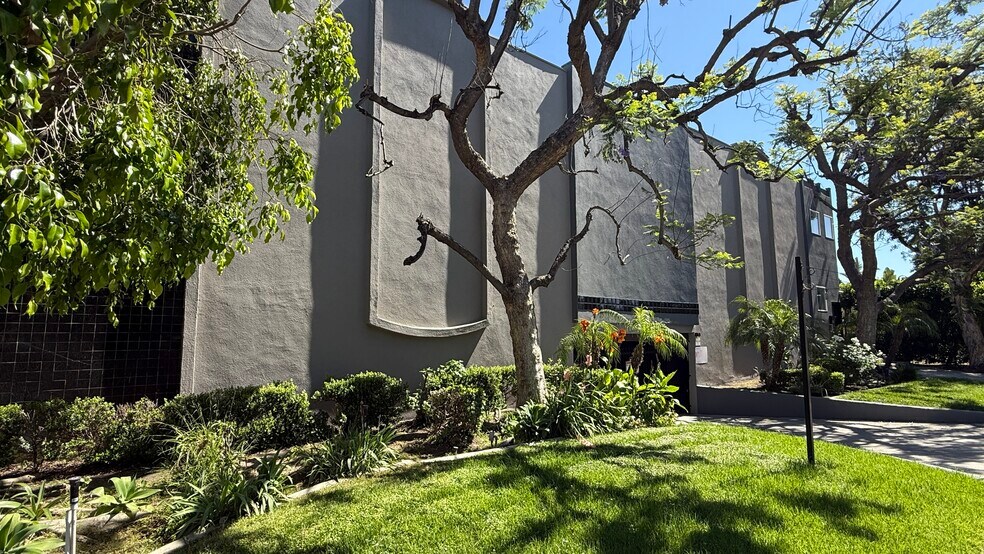 More Photos Of 447 W Elk Ave, Glendale Apartments For Sale