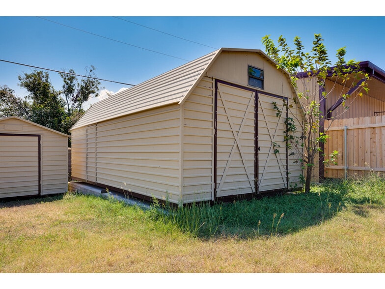 More Photos Of 1612 Shenandoah Dr, Cedar Park Warehouse For Sale