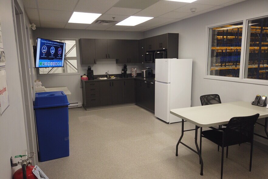 More Photos Of 1245 De L'aviation Av, Dieppe Manufacturing For Lease