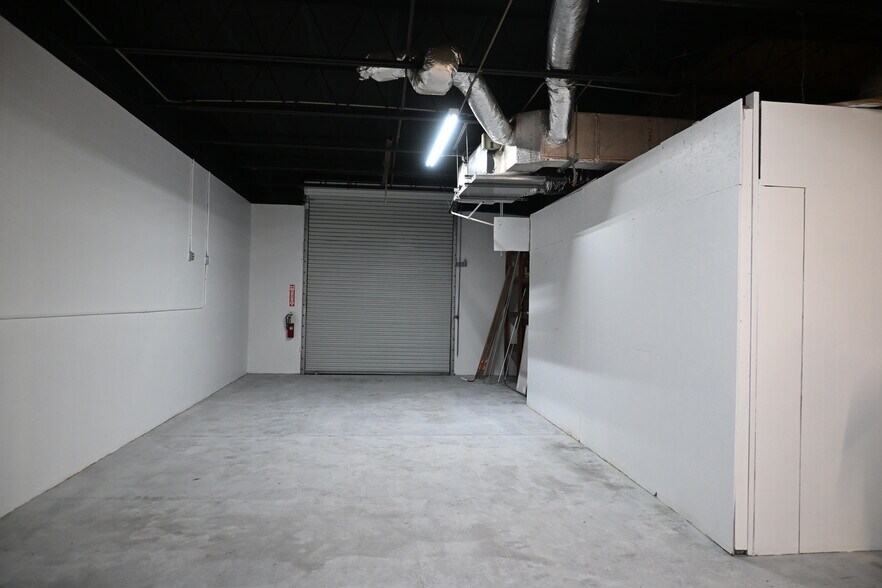 More Photos Of 14401 60th St N, Clearwater Warehouse For Lease