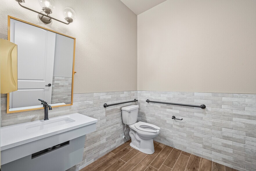 More Photos Of 206 Slide Rd, Lubbock Office For Lease