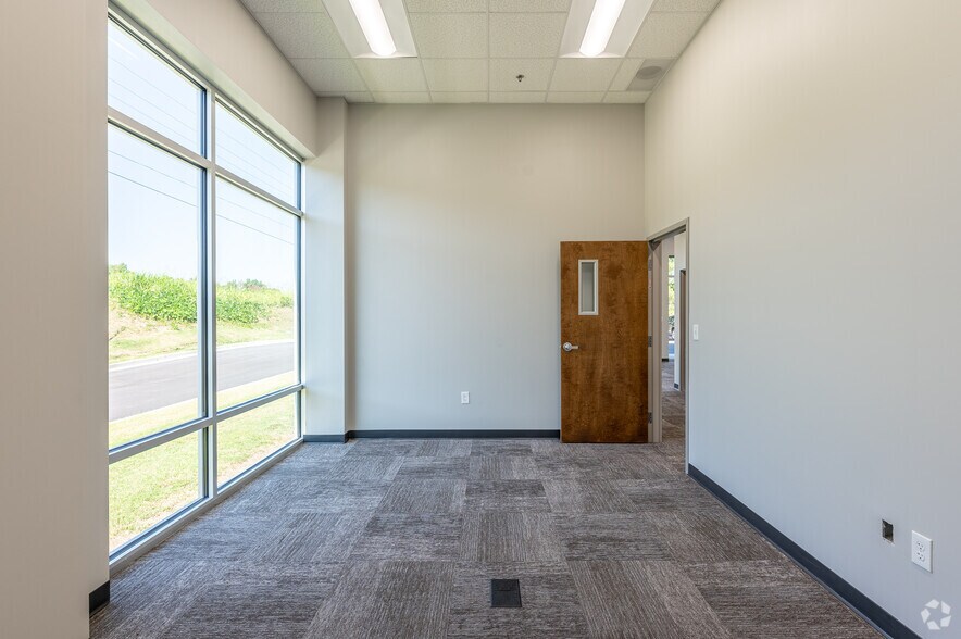 More Photos Of Jessie Cronic Rd & I-85, Braselton Unknown For Lease