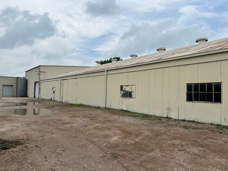 More Photos Of 616 S 9th St, Corsicana Warehouse For Sale