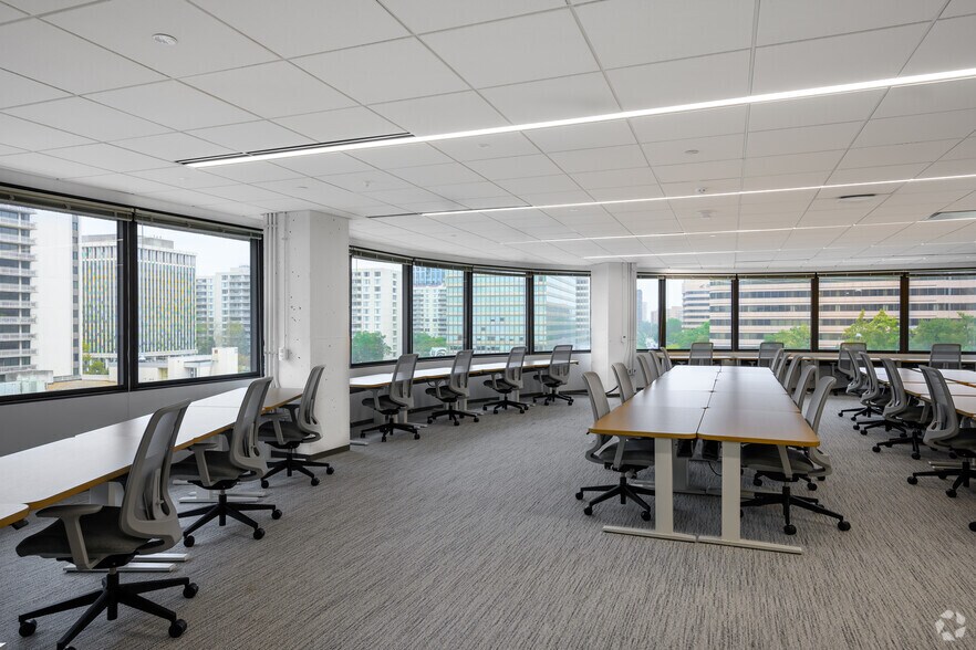 More Photos Of 2451 Crystal Dr, Arlington Office For Lease